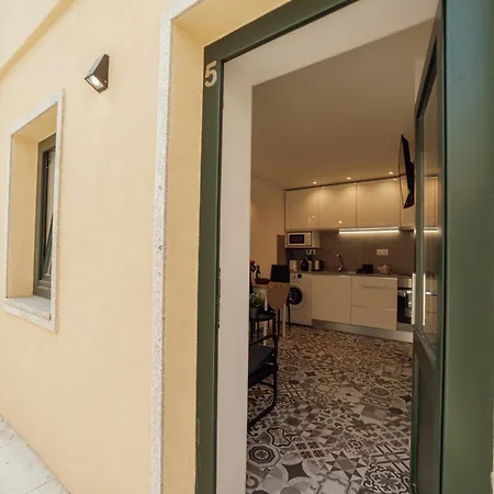 Cedofeita Terrace By Hosty *